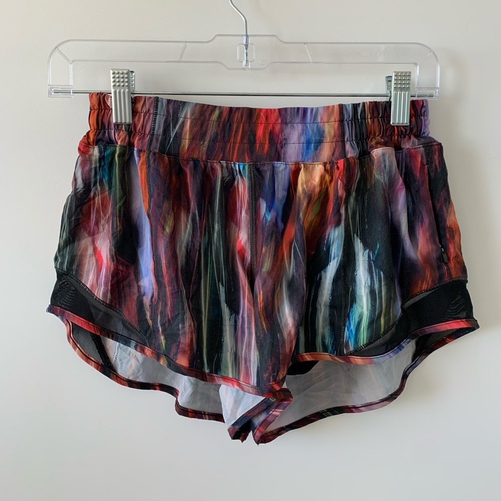 Lululemon Hotty Hot 2.5” shorts